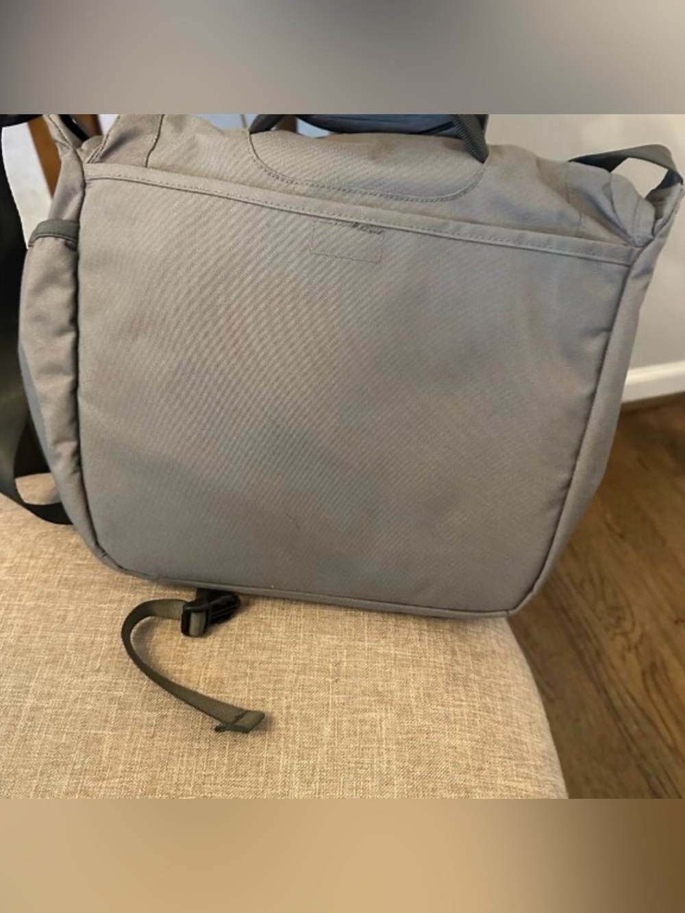 Patagonia Gray Canvas Messenger Bag with Pink Zip - Picture 6 of 6